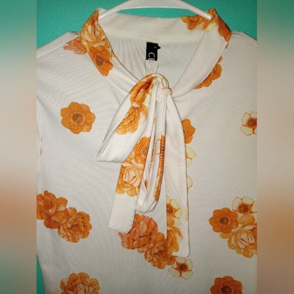 CBR Mermaid Style Fitted Floral Dress With Neck Bow And Peek A Boo - Picture 3 of 14